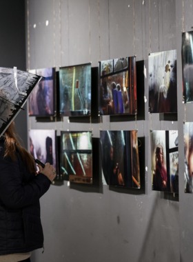 В Белгороде открыли необычную фотовыставку «Человек дождя»