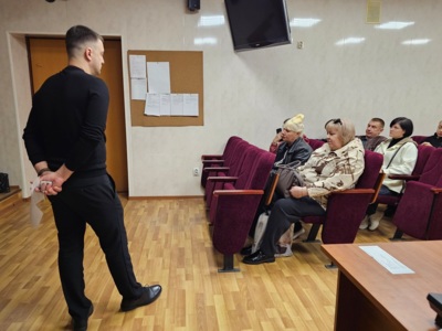 Жителям аварийного дома в Белгороде пообещали переселение к июню и показали квартиры