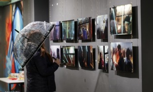 В Белгороде открыли необычную фотовыставку «Человек дождя»