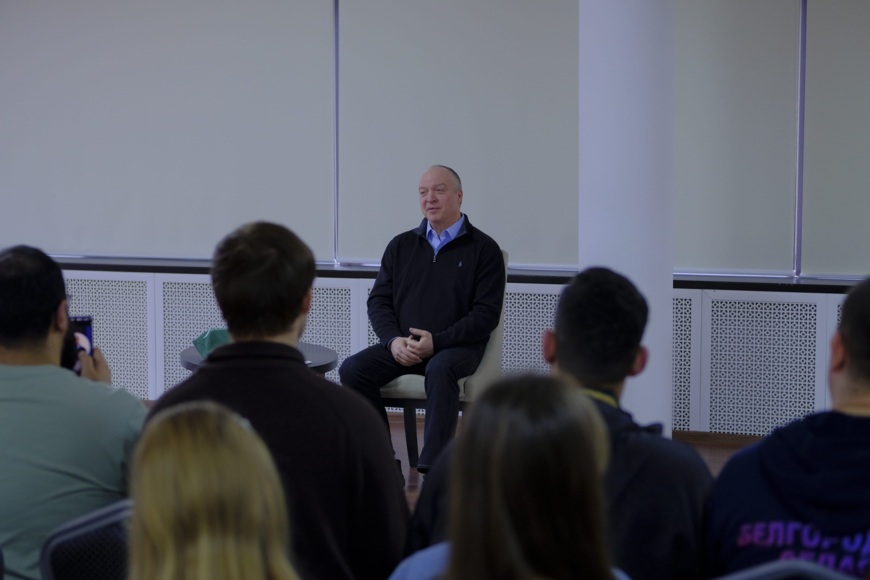 «Не бойтесь своей черноты, но не живите ею». О чём Андрей Скоч говорил с участниками семинара «Новое поколение»