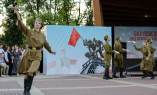 В Белгороде провели бал Победы