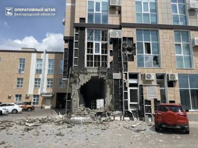 В Белгороде при атаке дрона на многоэтажку пострадали трое мужчин