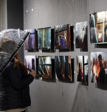 В Белгороде открыли необычную фотовыставку «Человек дождя»