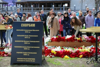 13 лет без права забыть: белгородцы вспоминают жертв стрельбы на Народном бульваре