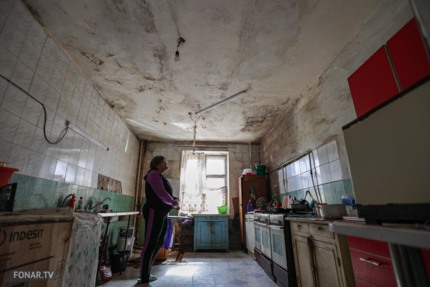 «Мы наполовину висим в воздухе». Как жильцы белгородского аварийного общежития пять лет живут обещаниями о расселении