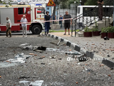 Беспилотник ударил по жилому дому в центре Белгорода